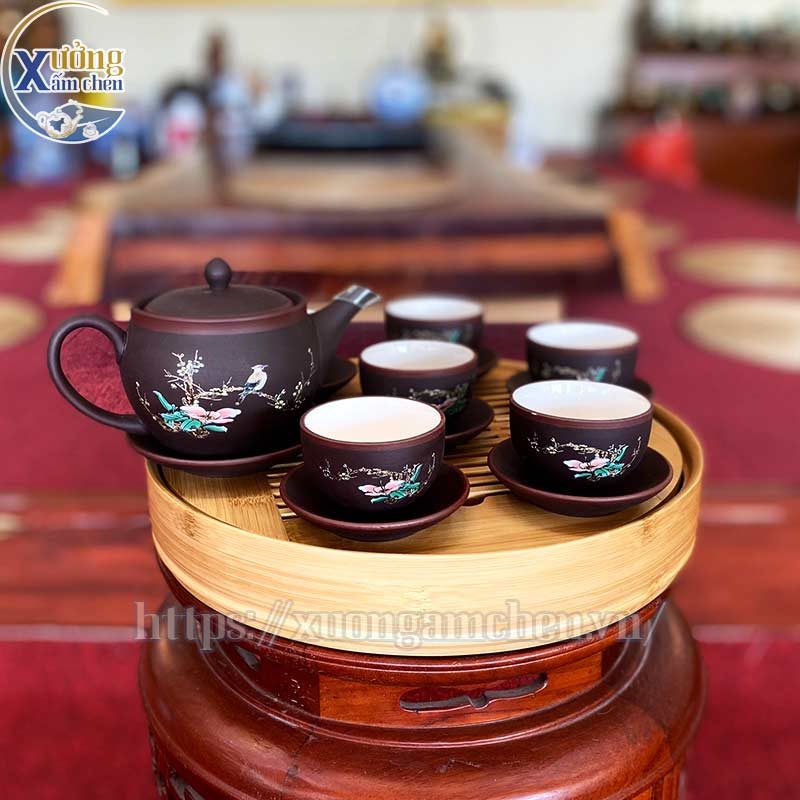 Sản phẩm ấm trà hồng sa Bát Tràng là thương hiệu thương hiệu lâu đời, nổi tiếng để sử dụng trong những tiệc trà hay dùng cho ai có nghệ thuật thưởng trà