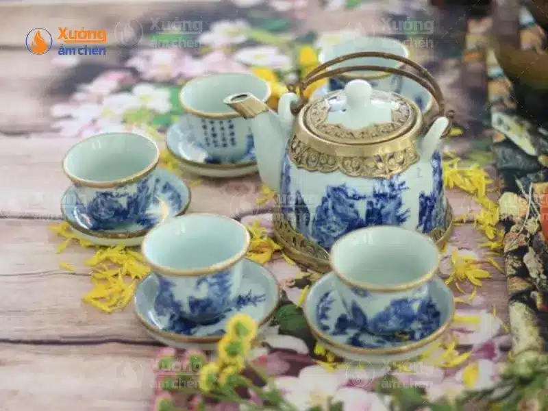 Bộ ấm chén uống trà men lam bọc đồng