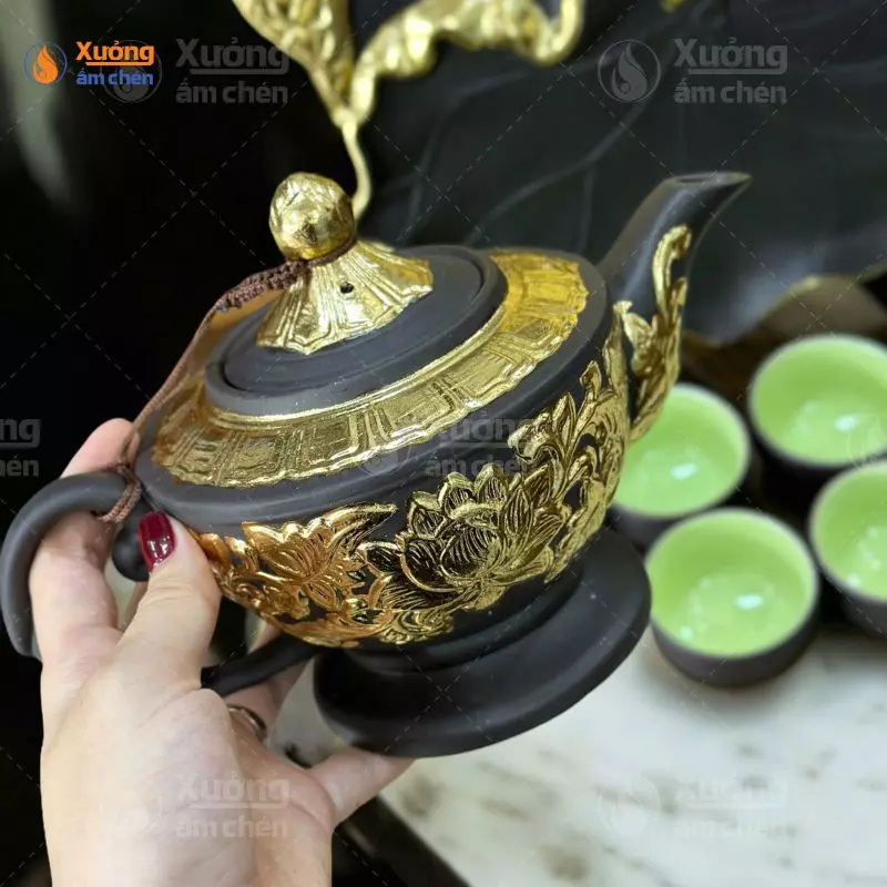 Bộ ấm trà tử sa dát vàng họa tiết hoa sen